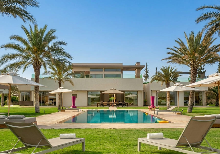 bestspot-5-bedrooms-luxury-villa-with-1-hectar-estate-img1